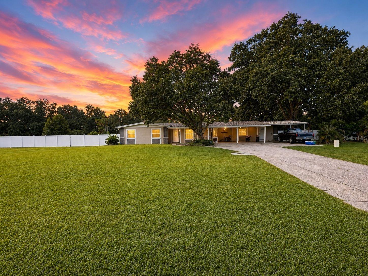 Single Family Residence em PLANT CITY, FL - Daniel Dourado