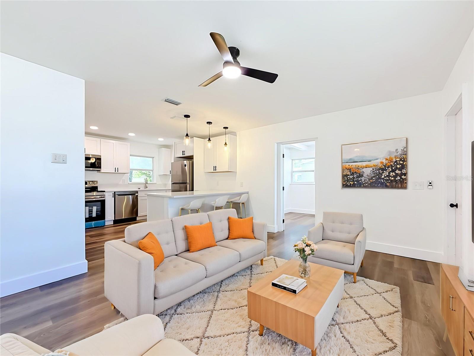 Single Family Residence in PINELLAS PARK, FL - Daniel Dourado