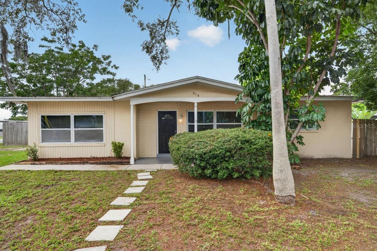 Single Family Residence in SAFETY HARBOR, FL - Daniel Dourado