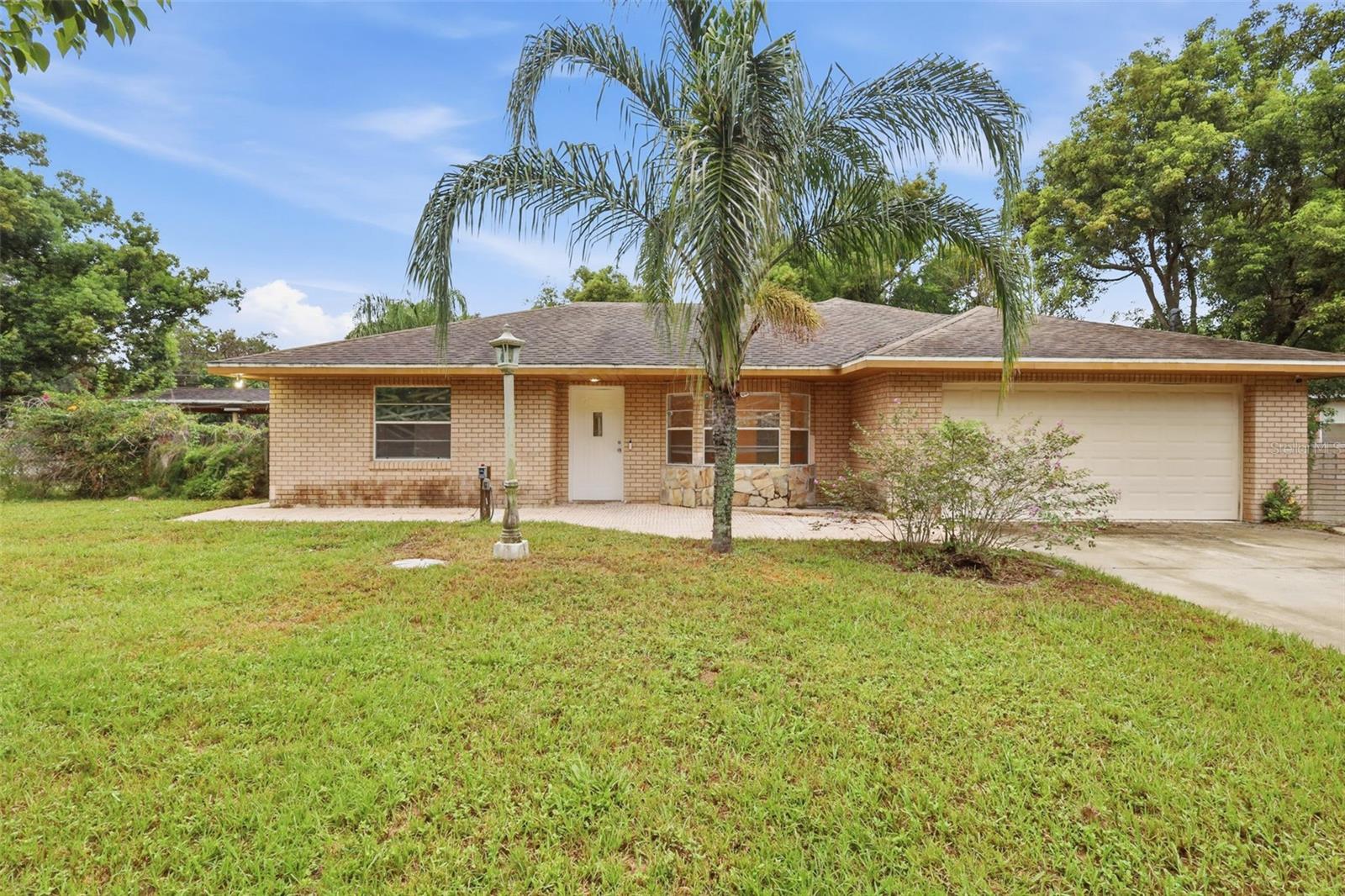 Single Family Residence in DELTONA, FL - Daniel Dourado