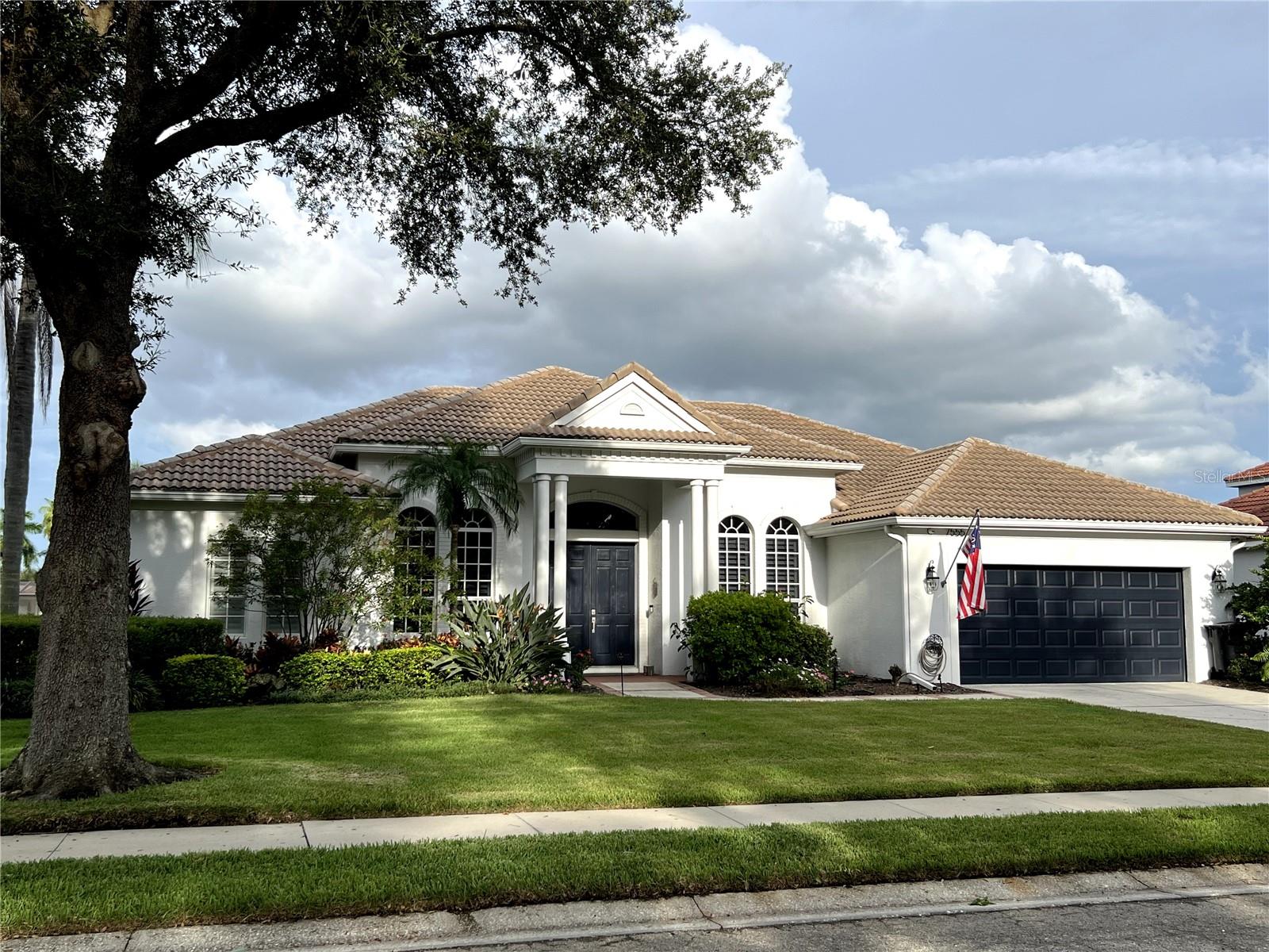 Single Family Residence in BRADENTON, FL - Daniel Dourado