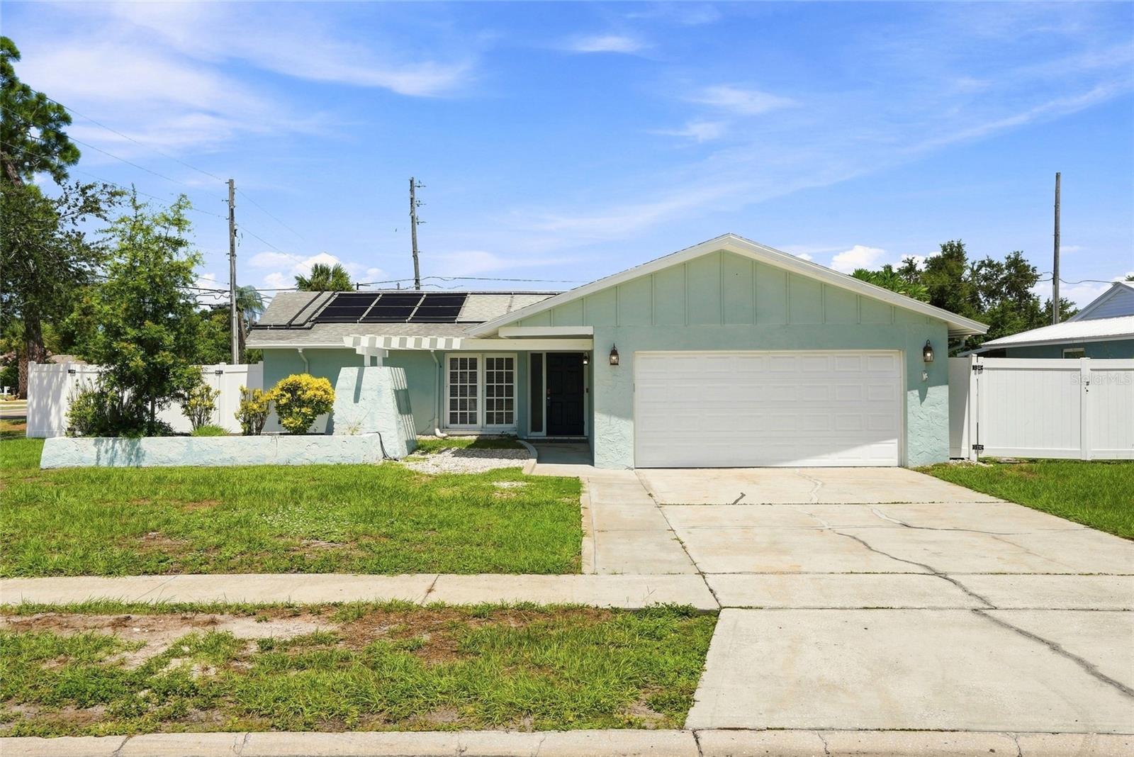 Single Family Residence in LARGO, FL - Daniel Dourado