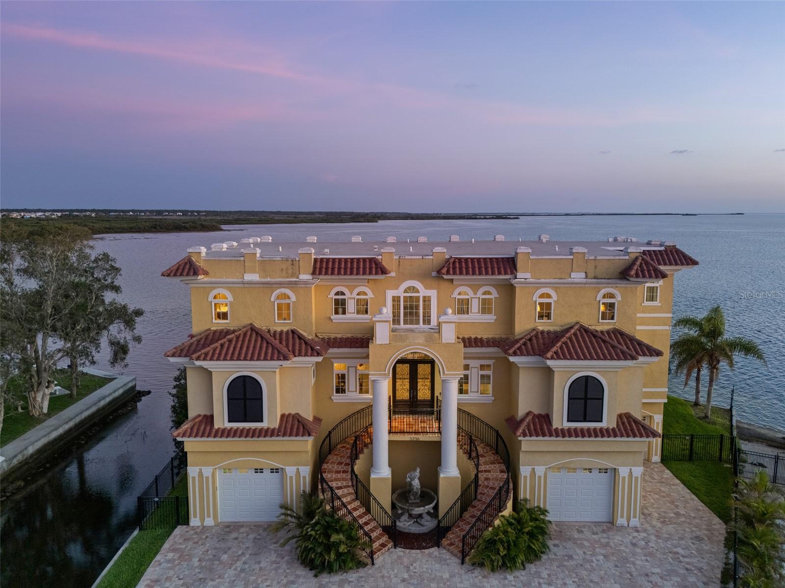 Single Family Residence in HERNANDO BEACH, FL - Daniel Dourado