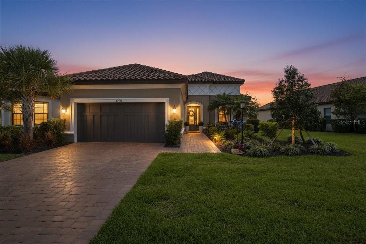 Single Family Residence in BRADENTON, FL - Daniel Dourado