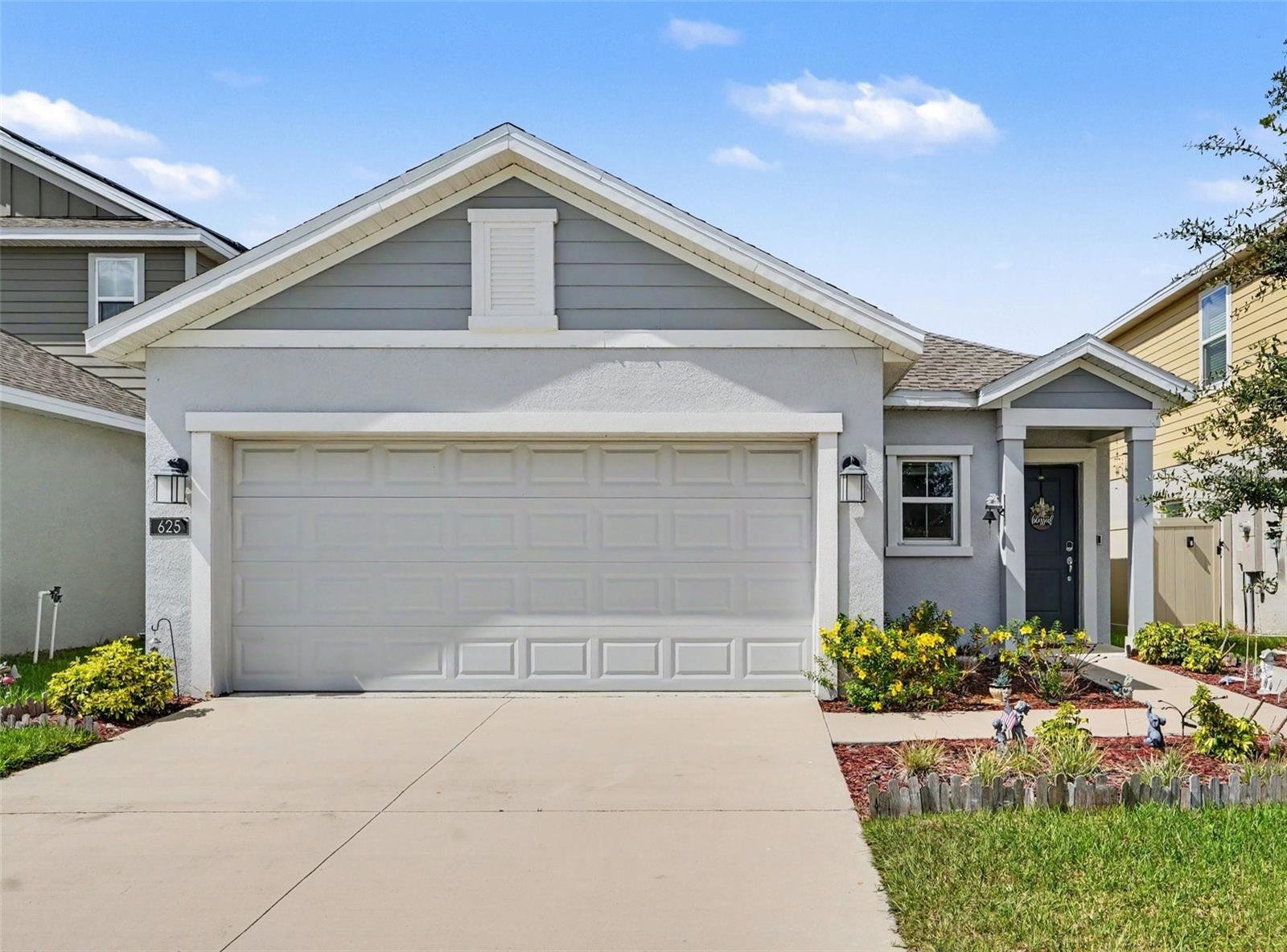 Single Family Residence in EAGLE LAKE, FL - Daniel Dourado
