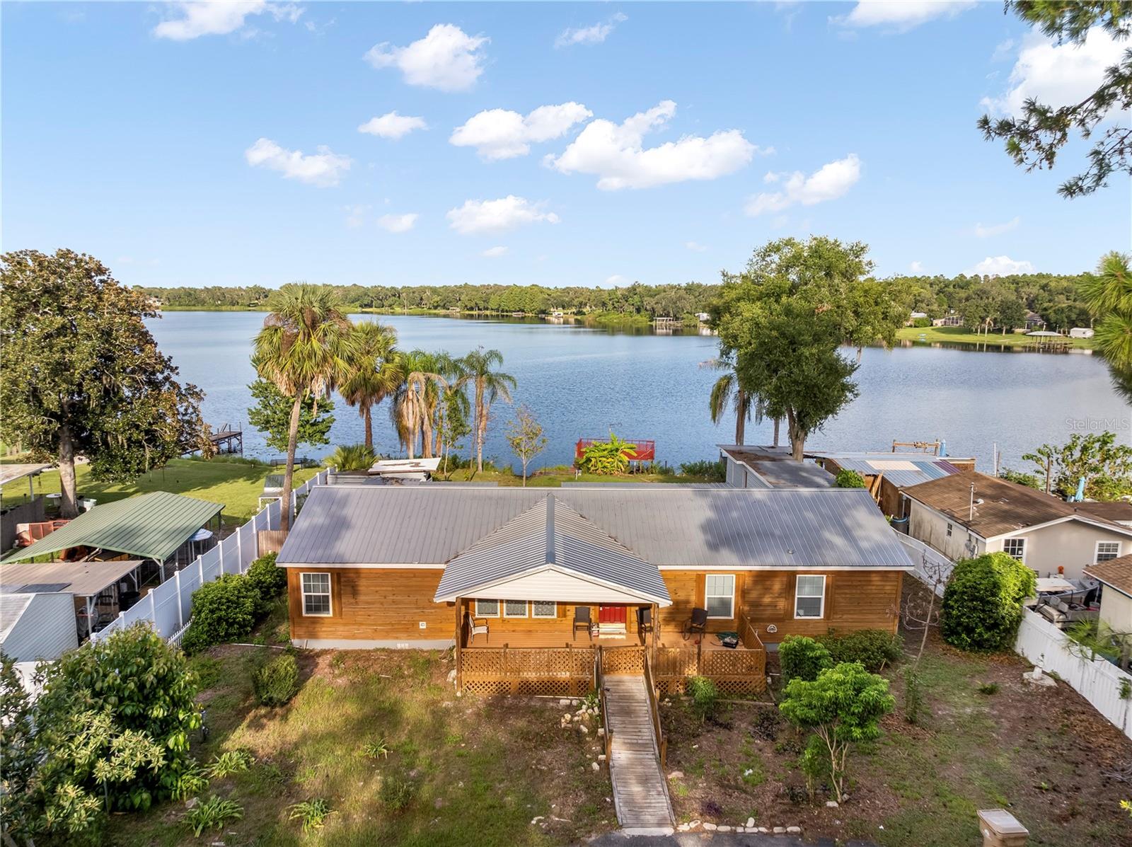 Single Family Residence in FRUITLAND PARK, FL - Daniel Dourado