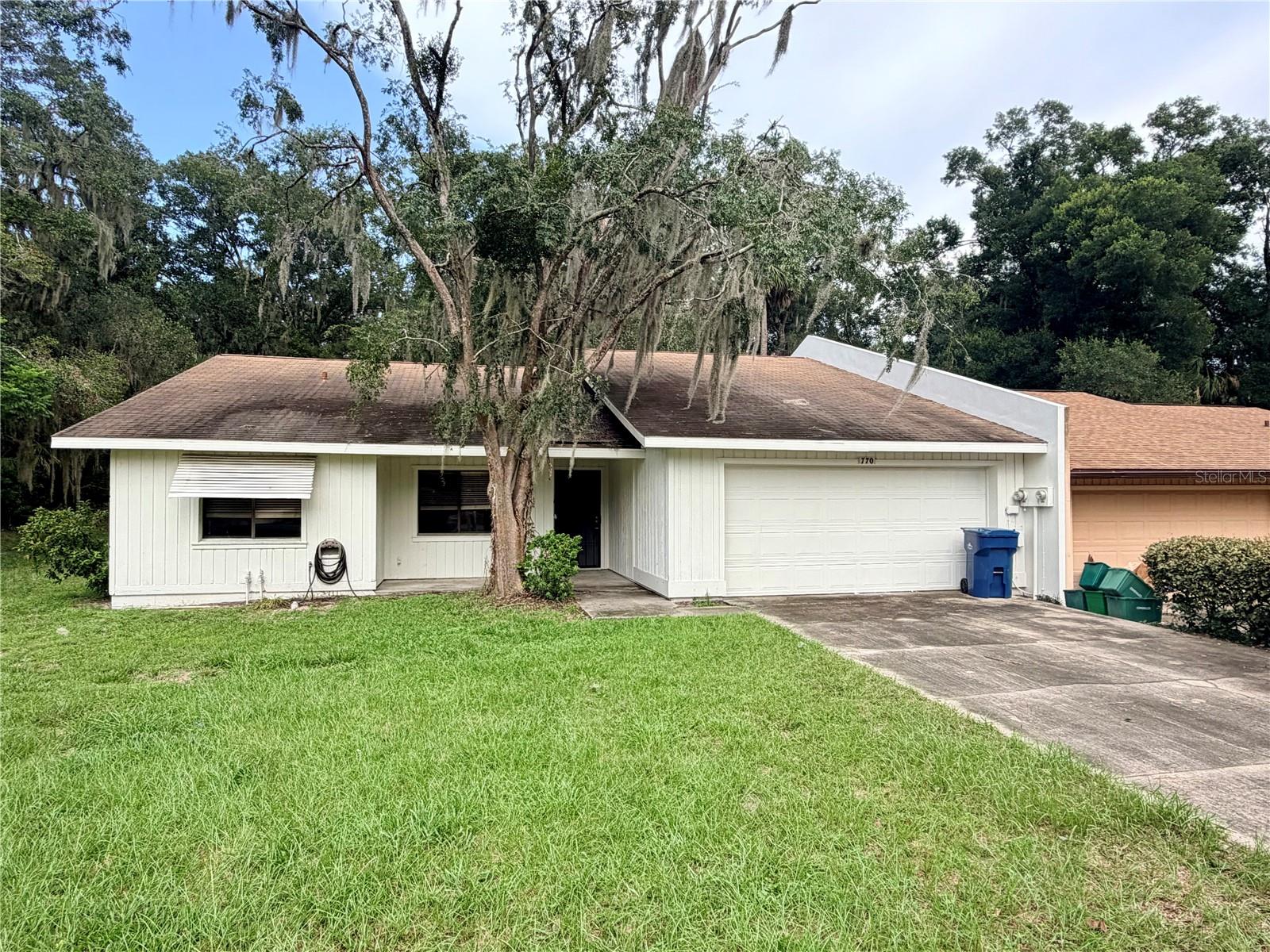 Single Family Residence in DELAND, FL - Daniel Dourado