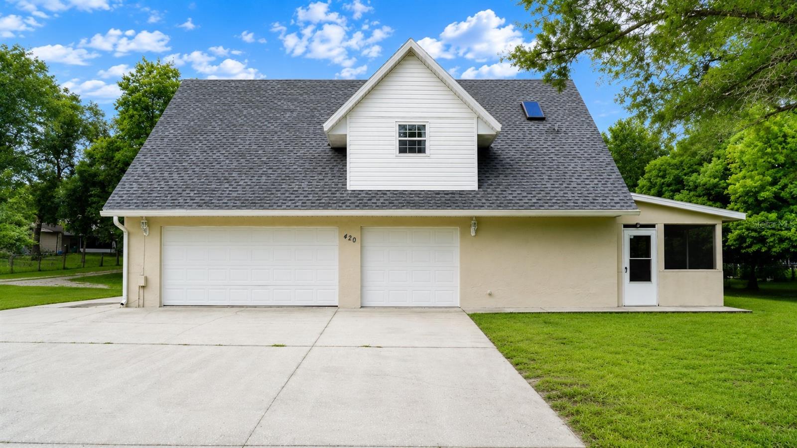 Single Family Residence in DELAND, FL - Daniel Dourado