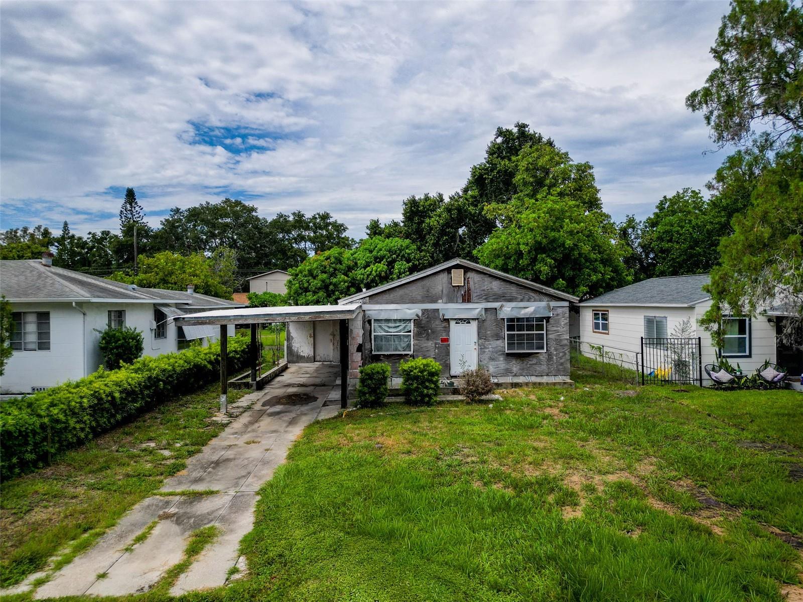 Single Family Residence em GULFPORT, FL - Daniel Dourado