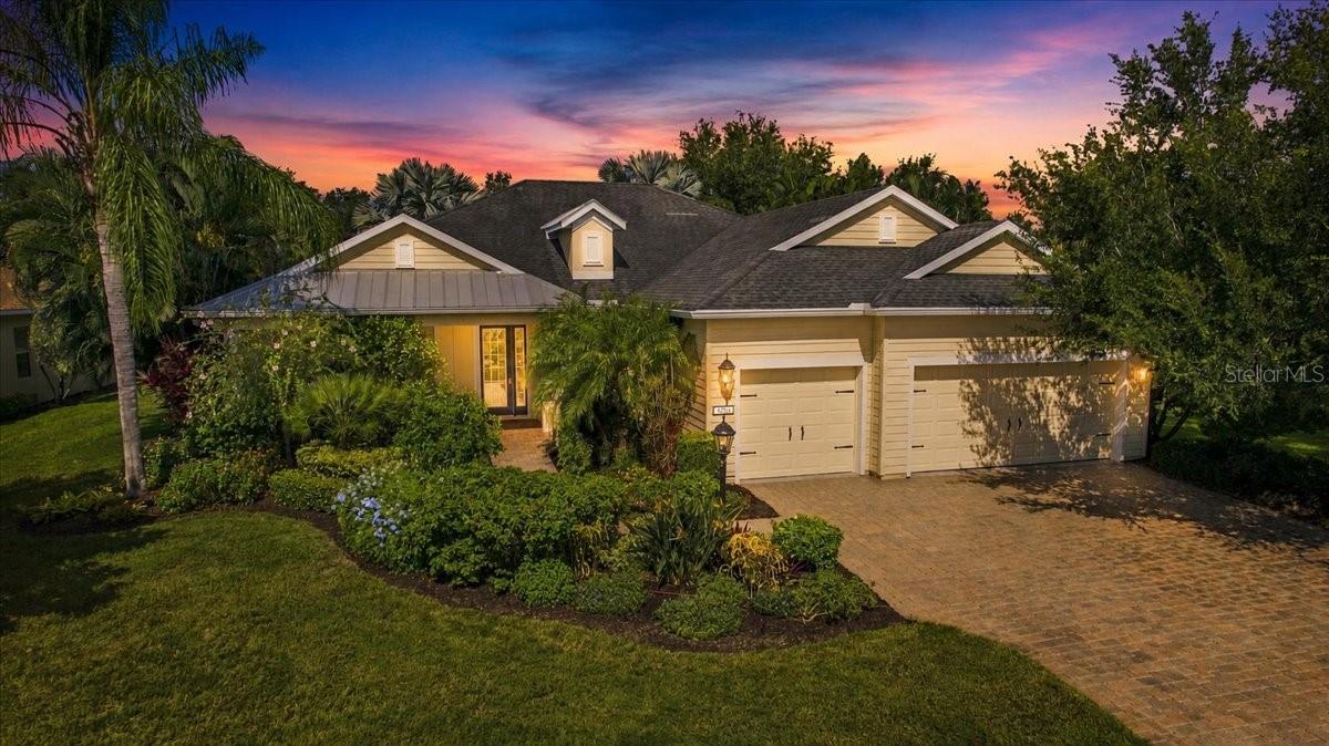 Single Family Residence in BRADENTON, FL - Daniel Dourado