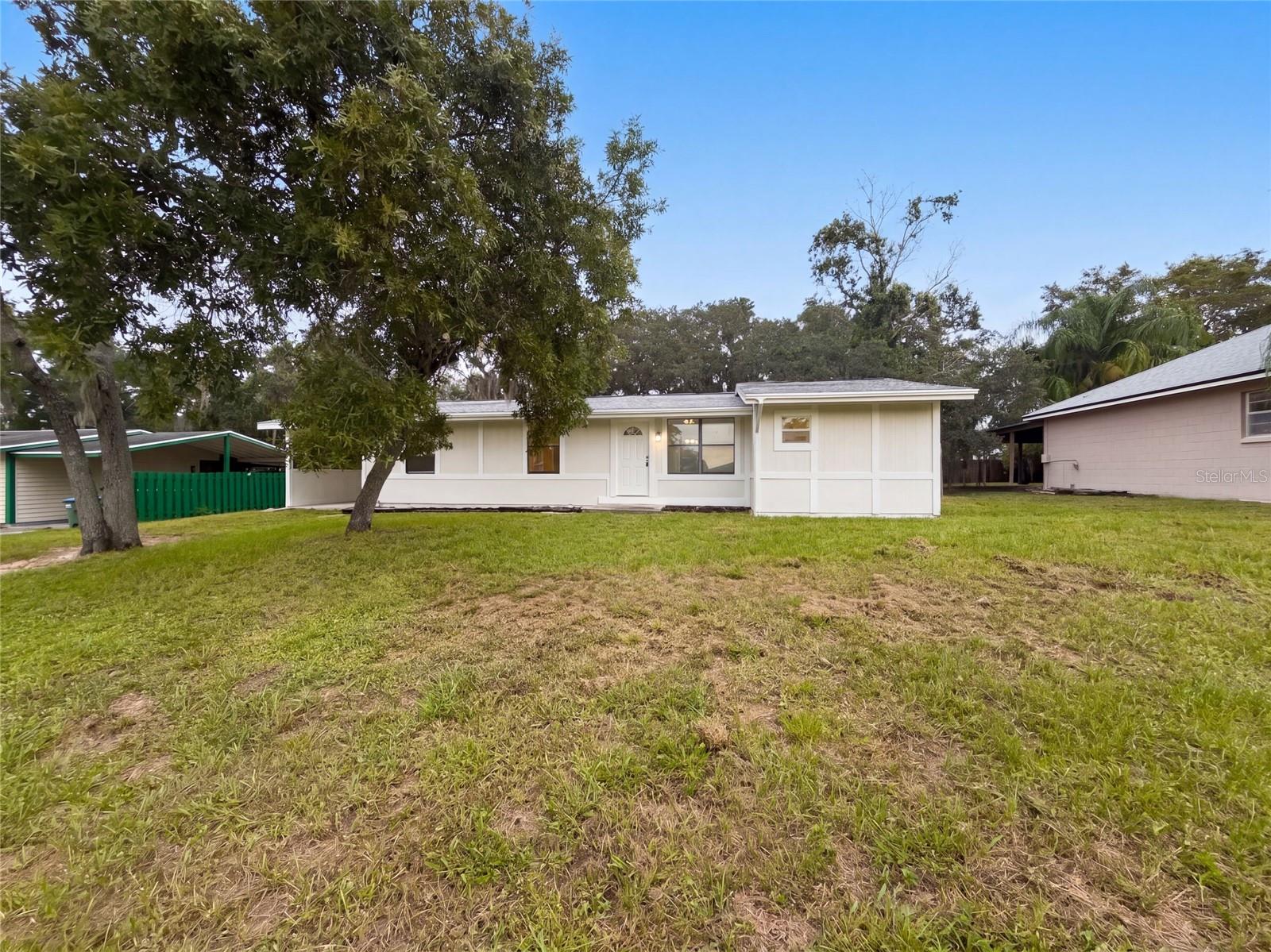 Single Family Residence in DELTONA, FL - Daniel Dourado