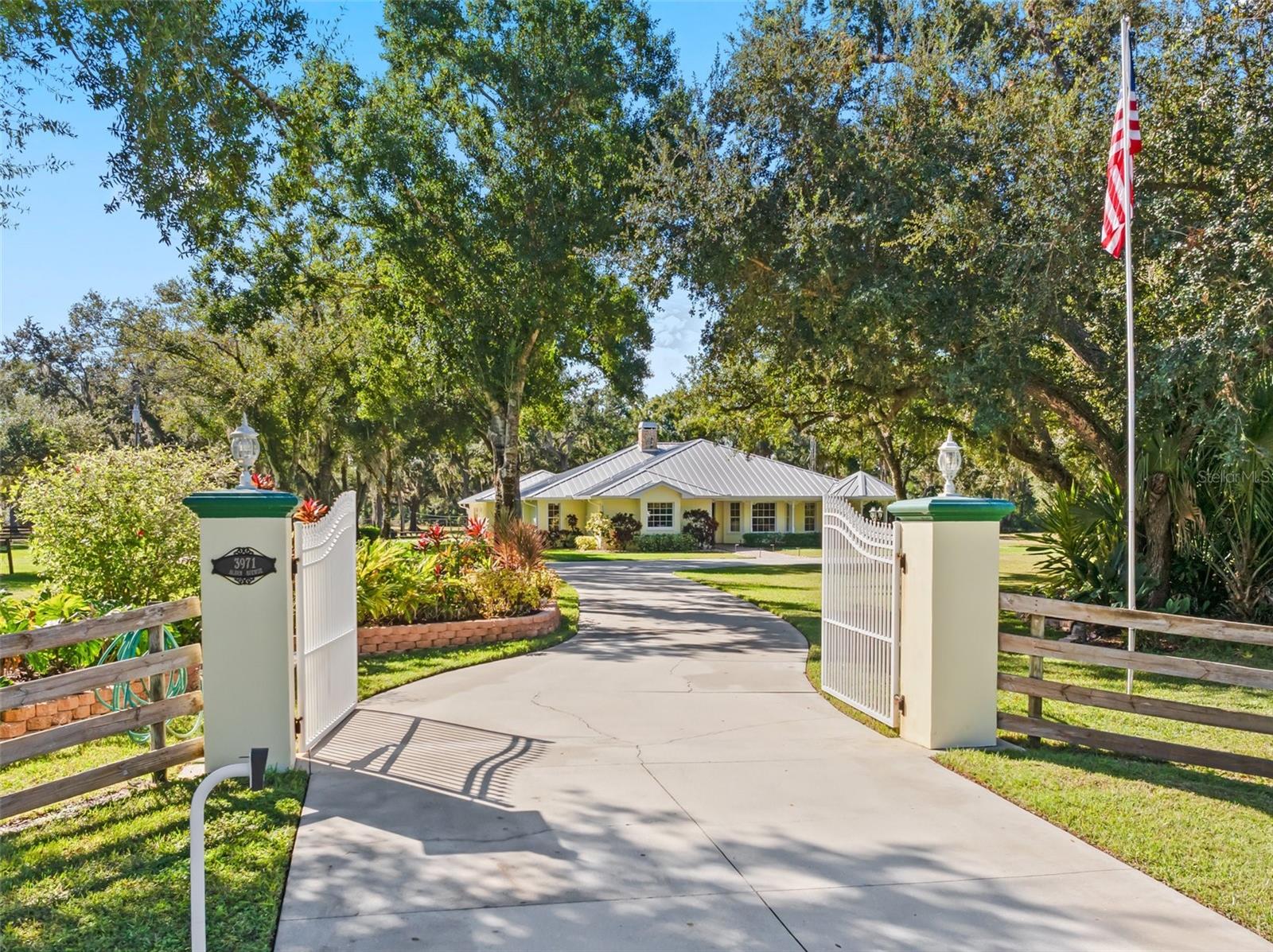 Single Family Residence in NORTH PORT, FL - Daniel Dourado