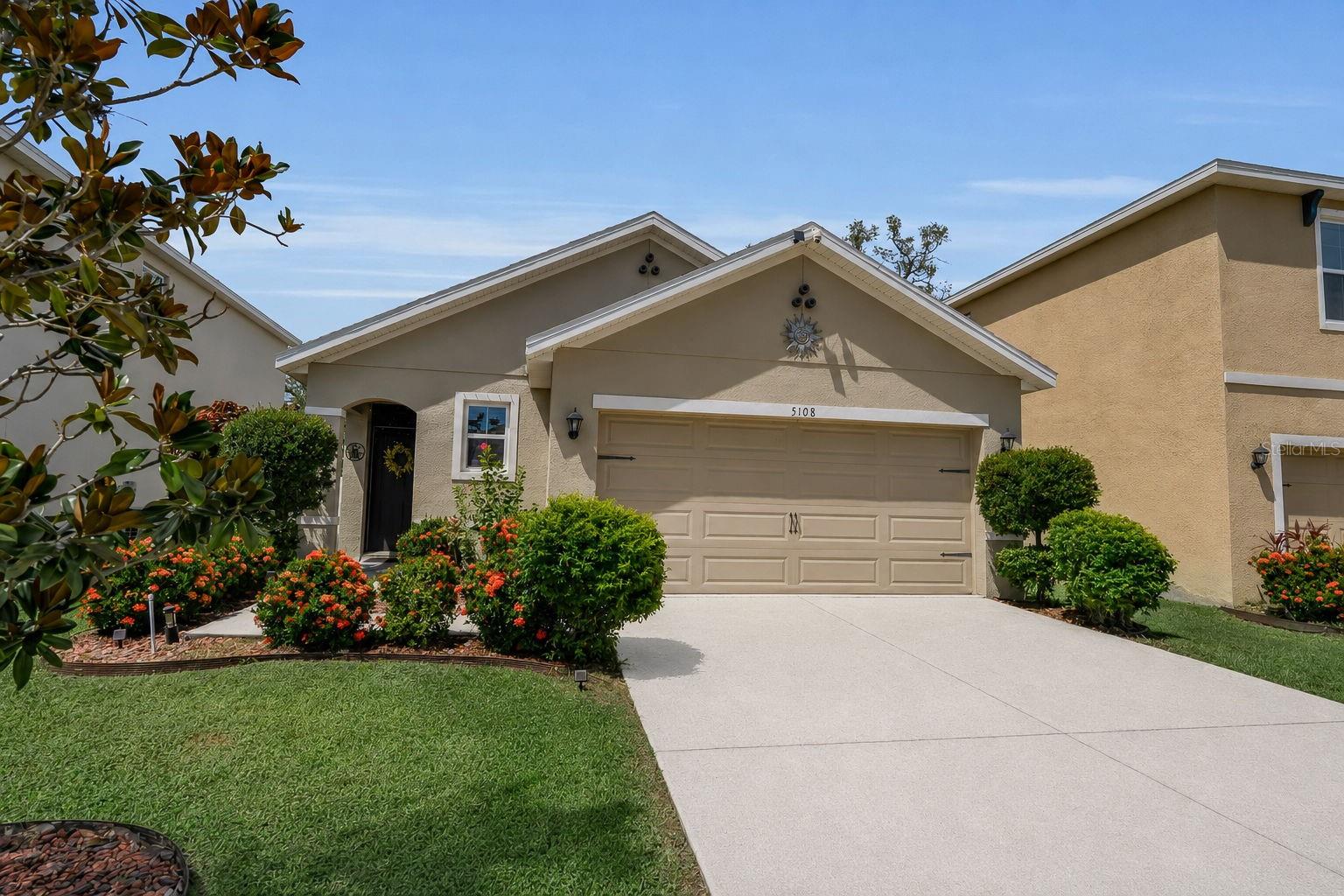 Single Family Residence in PALMETTO, FL - Daniel Dourado