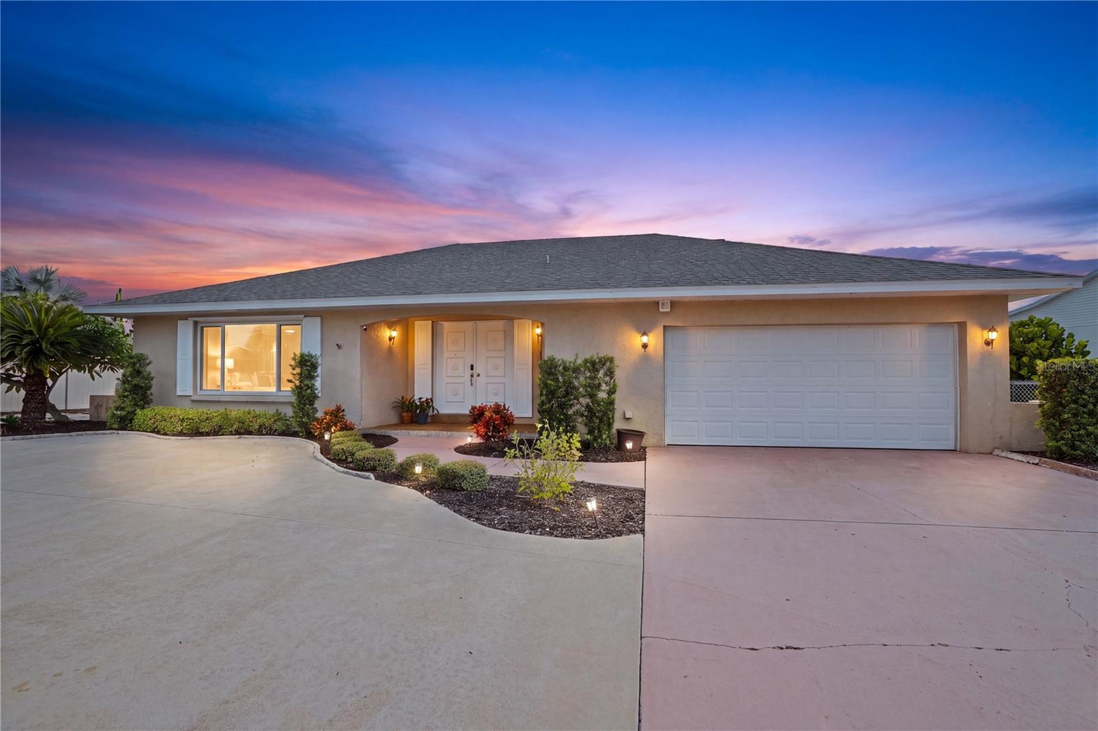 Single Family Residence in APOLLO BEACH, FL - Daniel Dourado