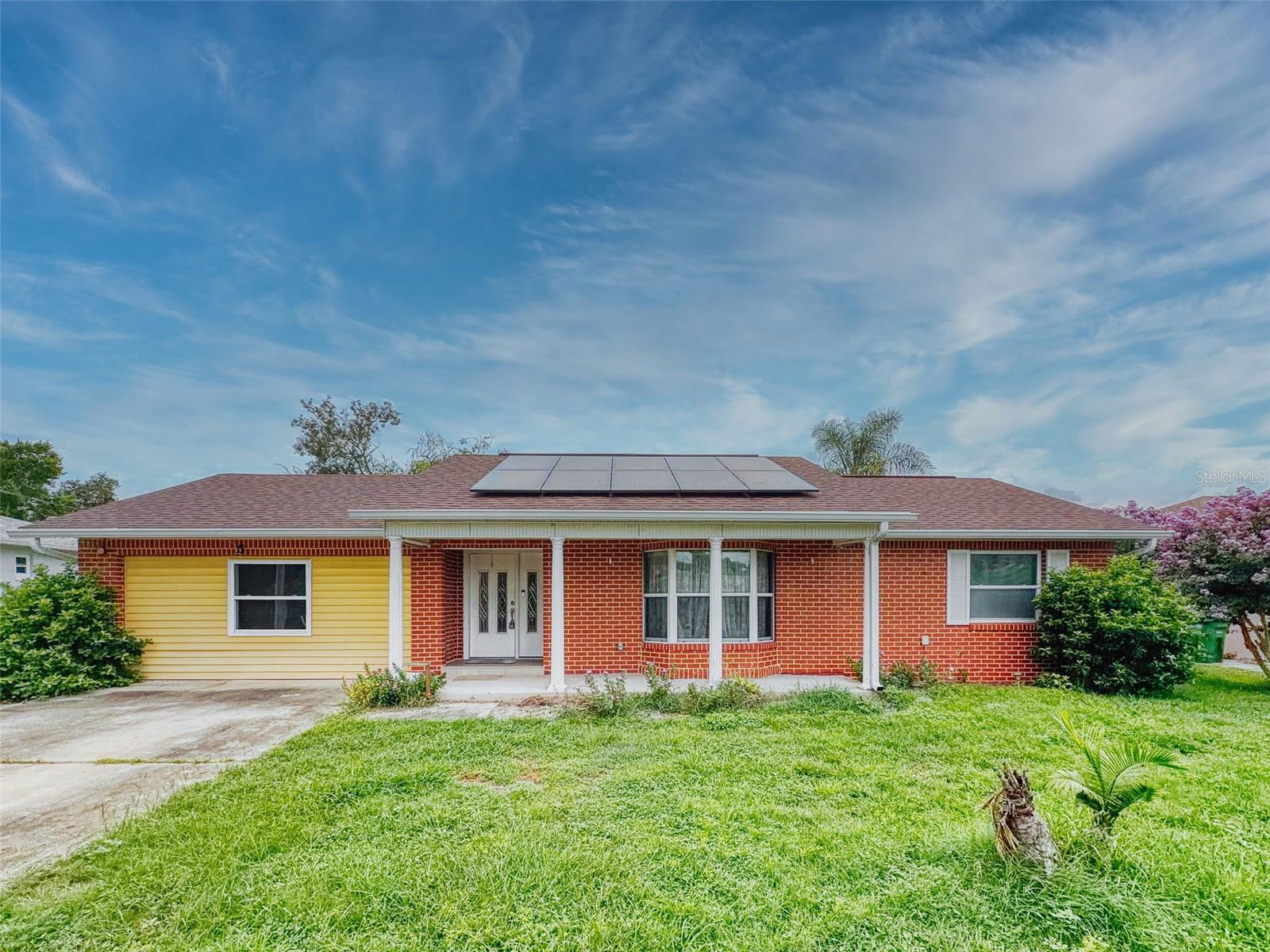 Single Family Residence in DELTONA, FL - Daniel Dourado