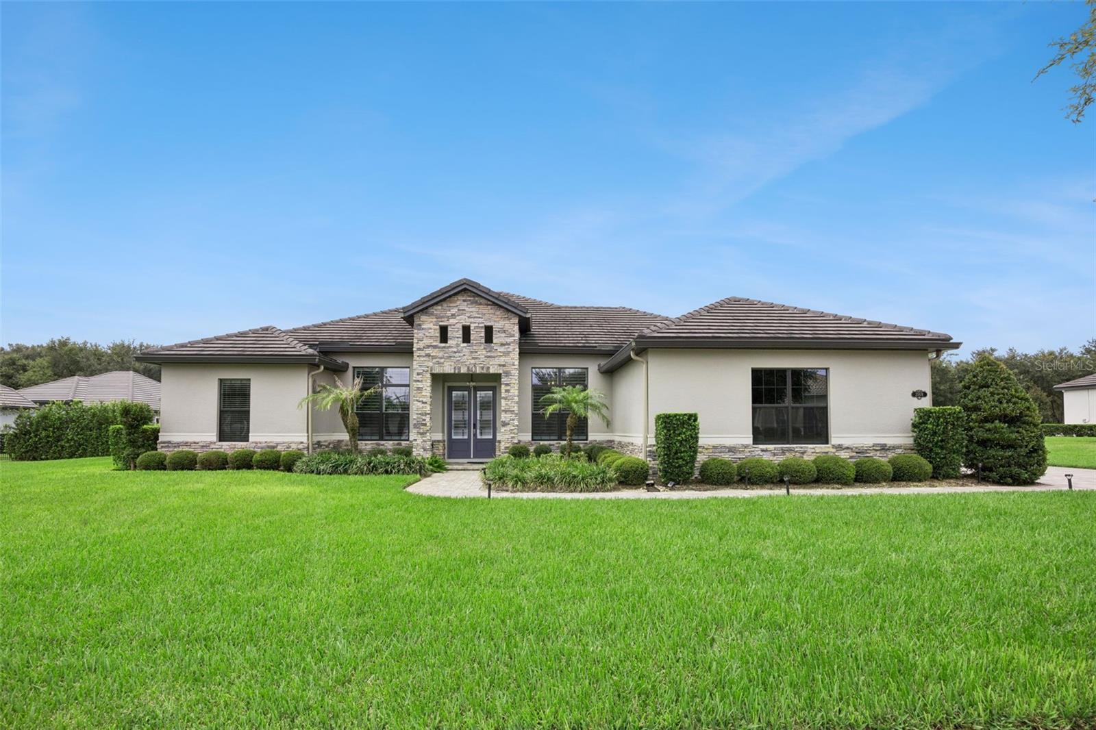Single Family Residence em SORRENTO, FL - Daniel Dourado