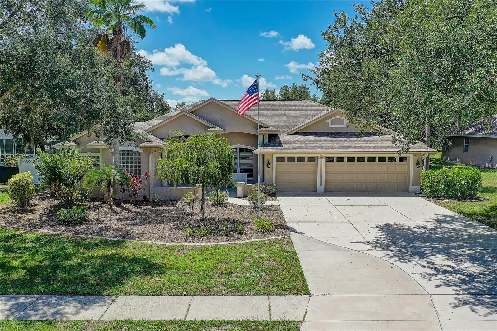 Single Family Residence in BRADENTON, FL - Daniel Dourado