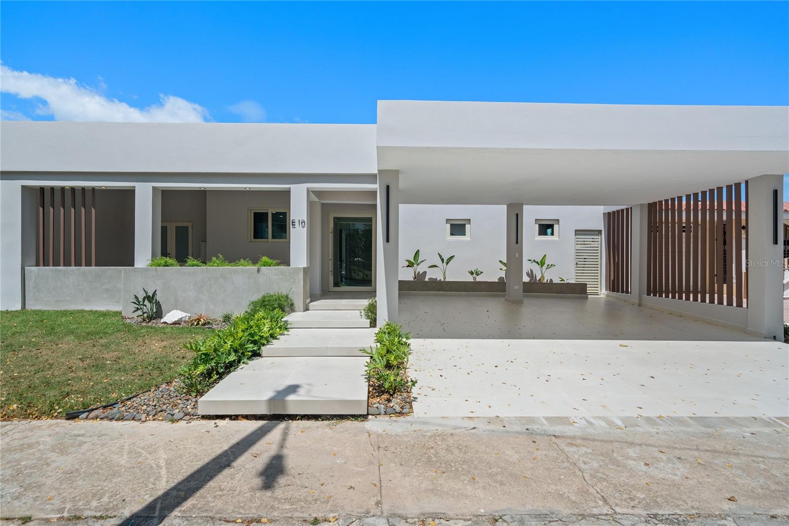 Single Family Residence in DORADO, PR - Daniel Dourado