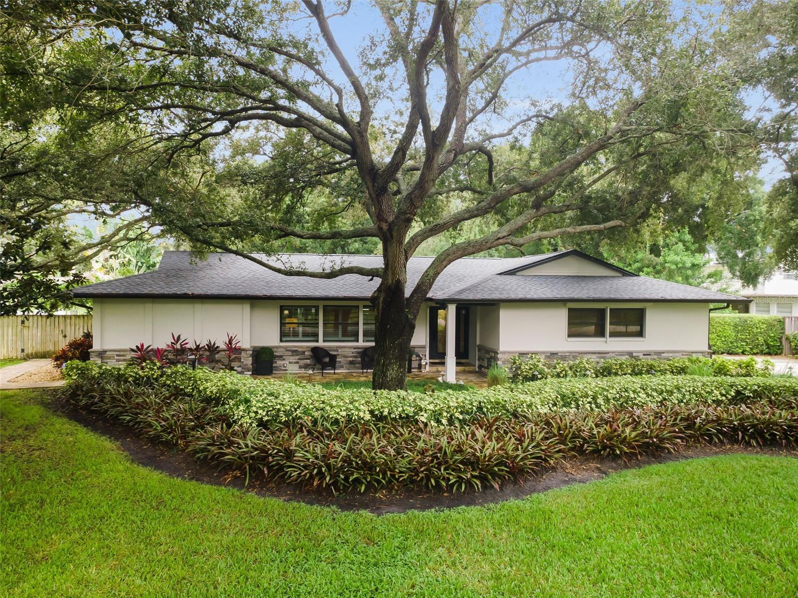 Single Family Residence in LARGO, FL - Daniel Dourado