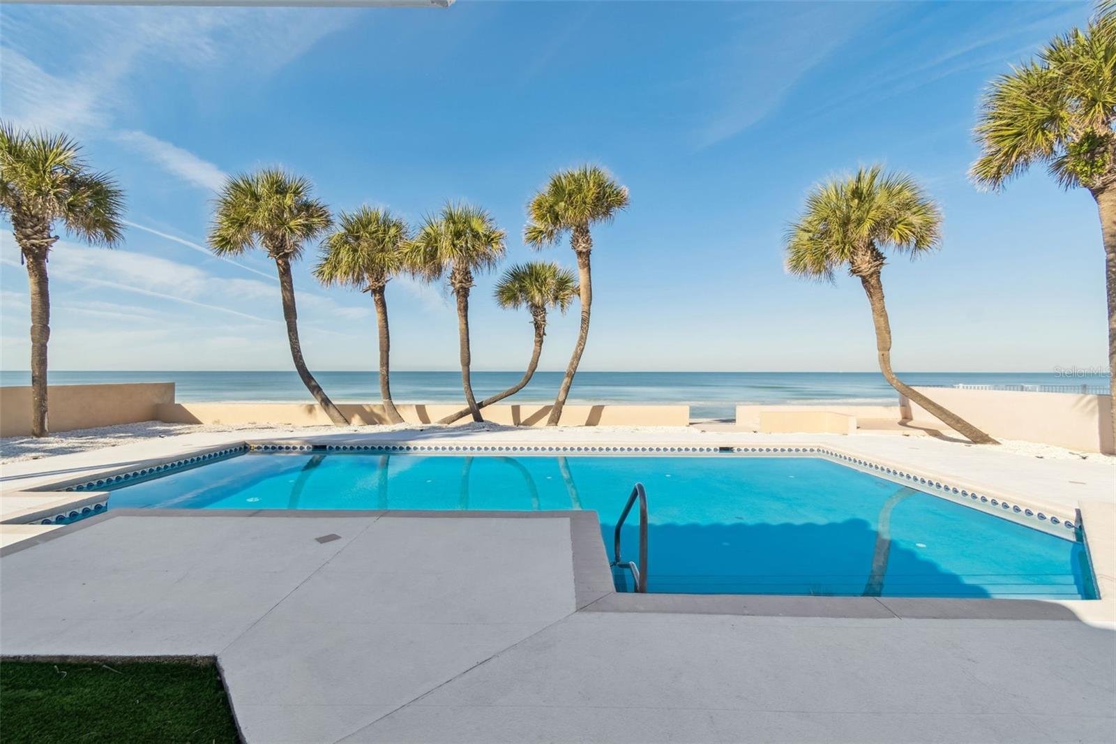 Single Family Residence em BELLEAIR BEACH, FL - Daniel Dourado