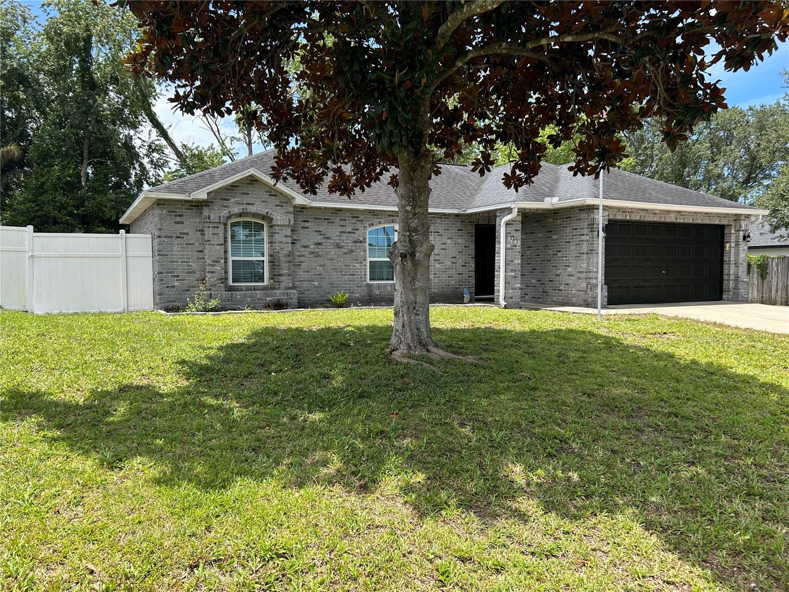 Single Family Residence in DELTONA, FL - Daniel Dourado