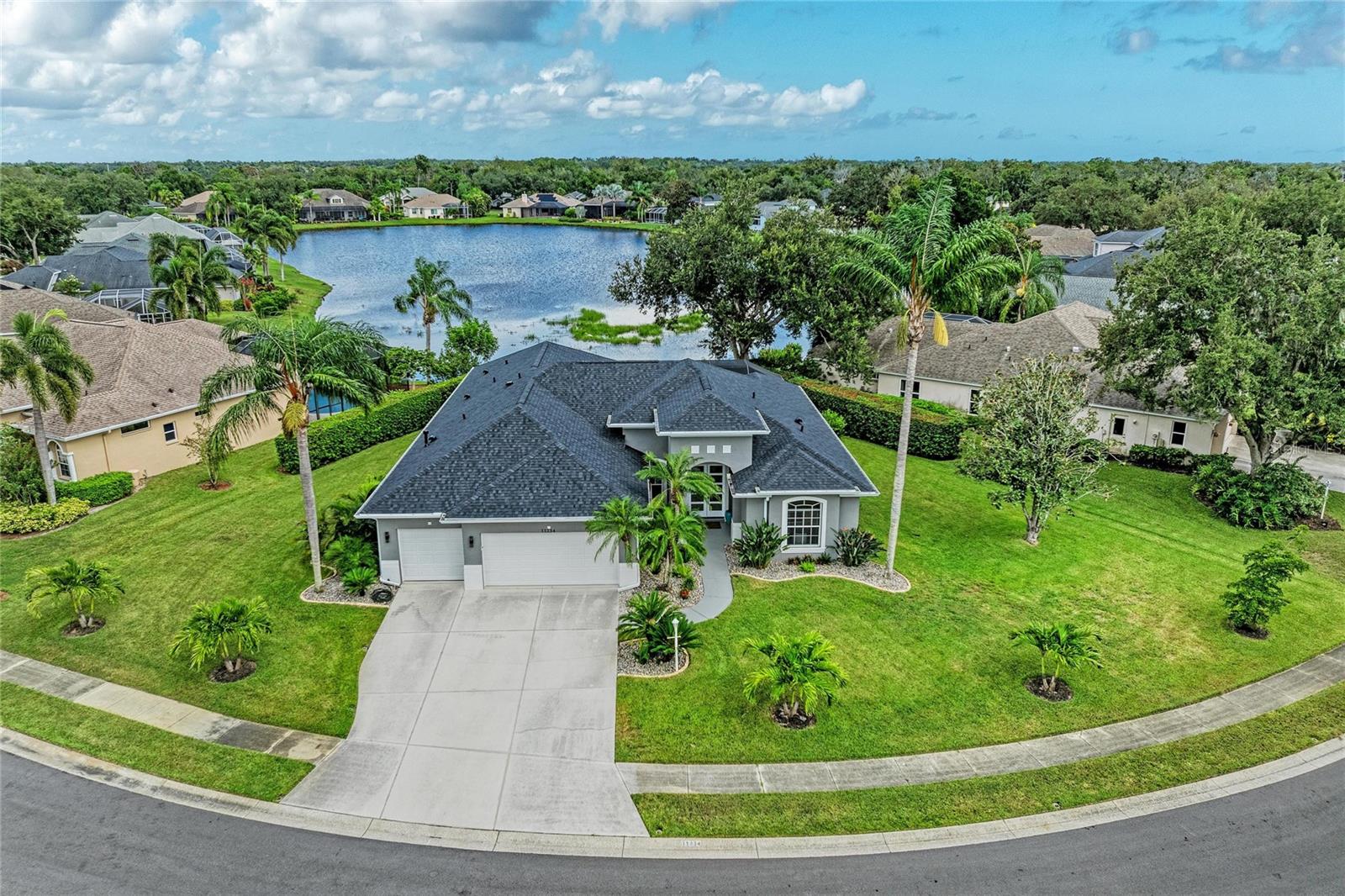Single Family Residence in BRADENTON, FL - Daniel Dourado