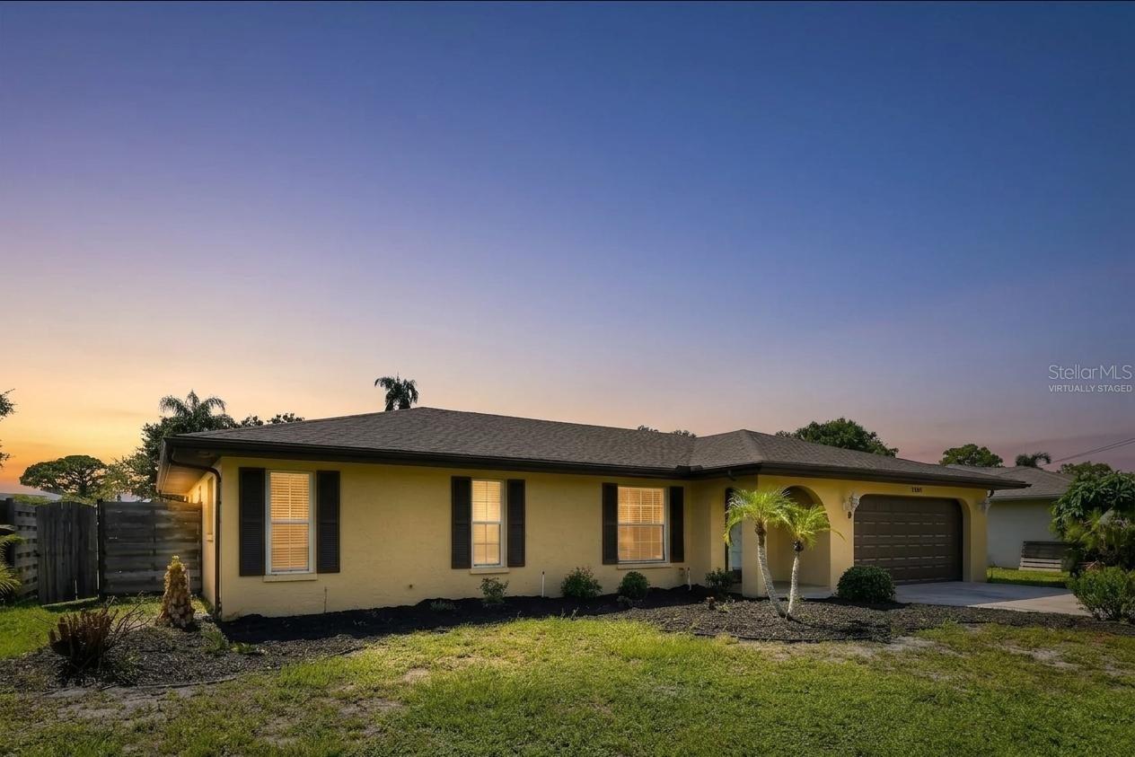 Single Family Residence in BRADENTON, FL - Daniel Dourado