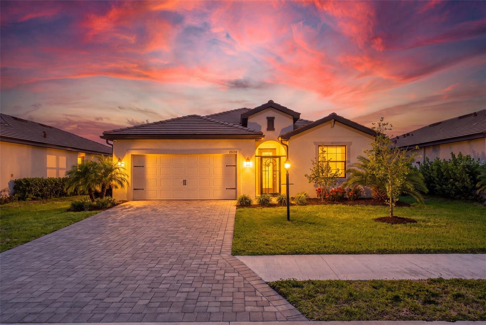 Single Family Residence in BRADENTON, FL - Daniel Dourado