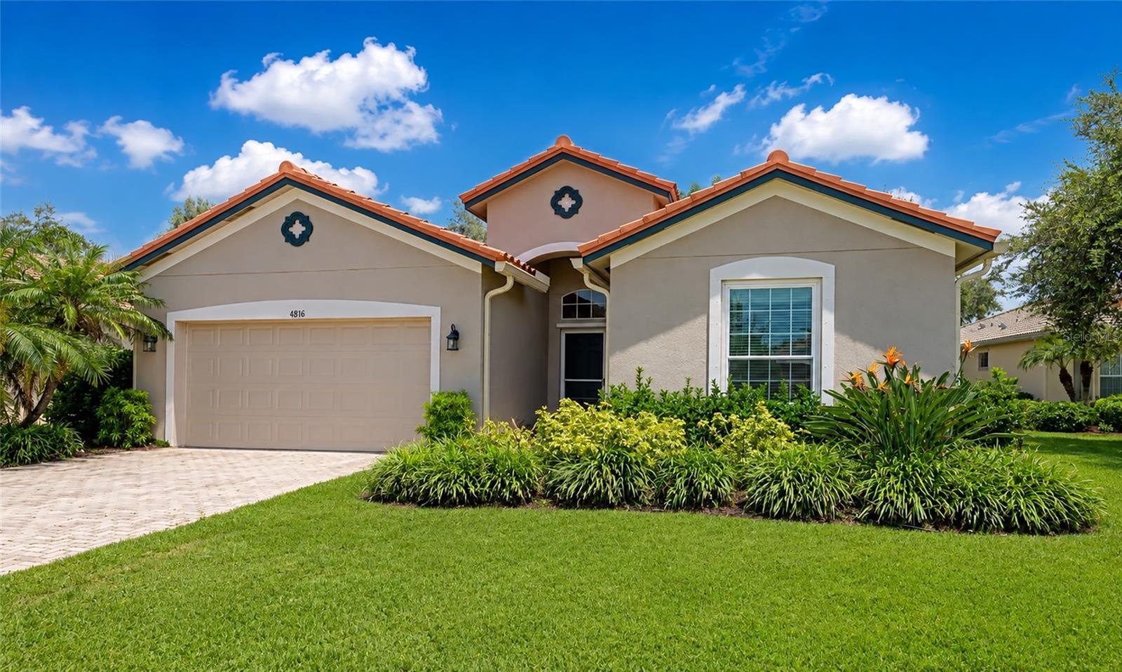 Single Family Residence in BRADENTON, FL - Daniel Dourado