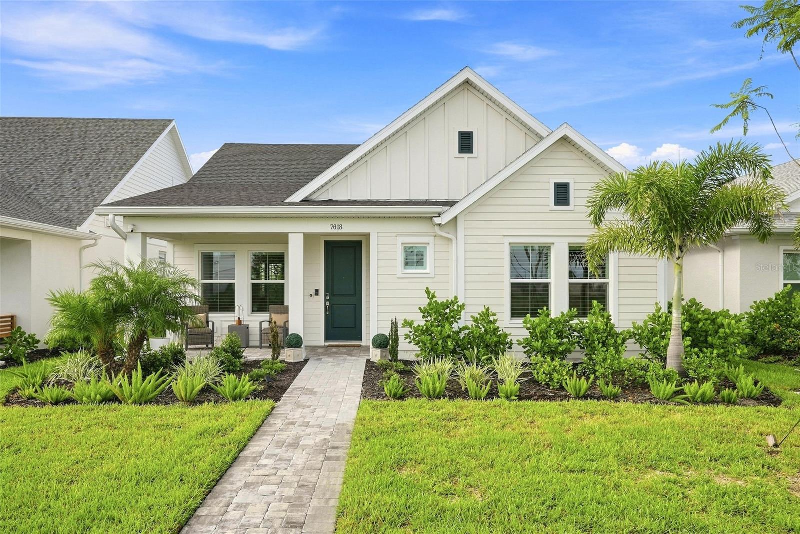 Single Family Residence in BRADENTON, FL - Daniel Dourado