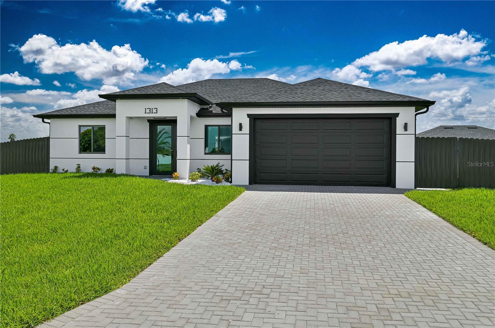 Single Family Residence em CAPE CORAL, FL - Daniel Dourado