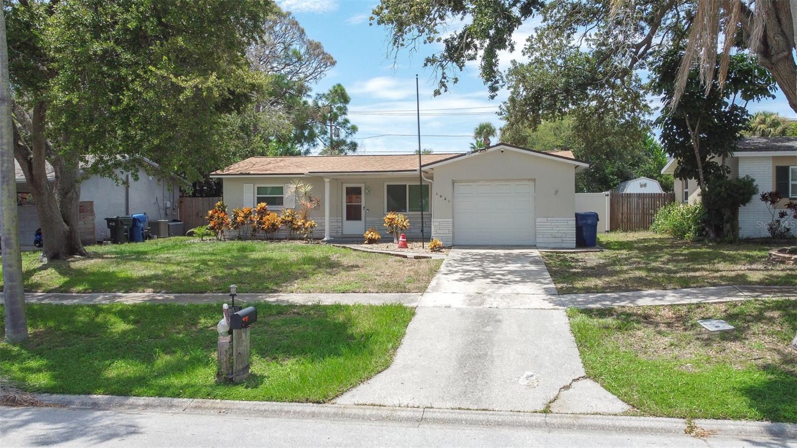 Single Family Residence in LARGO, FL - Daniel Dourado