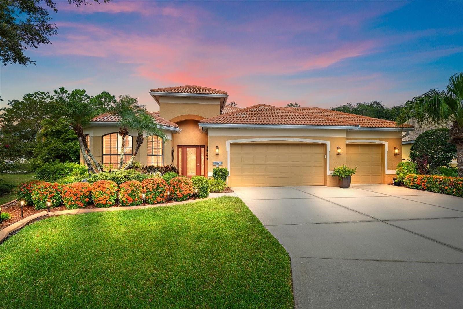 Single Family Residence in BRADENTON, FL - Daniel Dourado