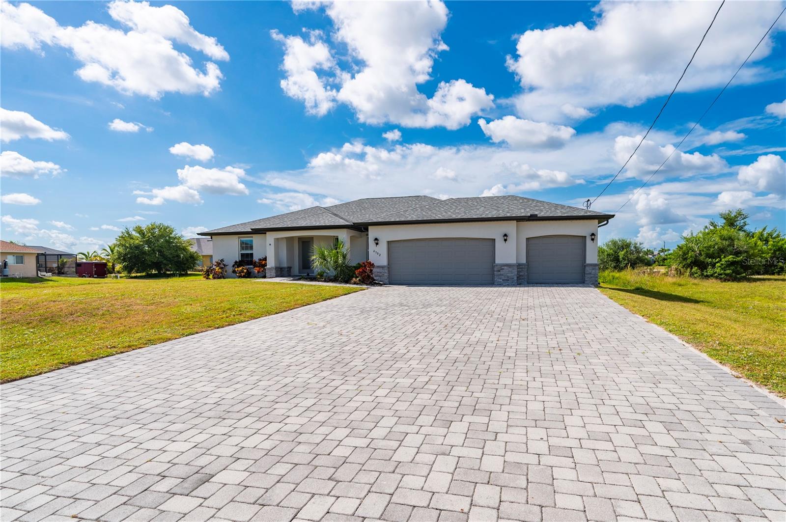 Single Family Residence em CAPE CORAL, FL - Daniel Dourado