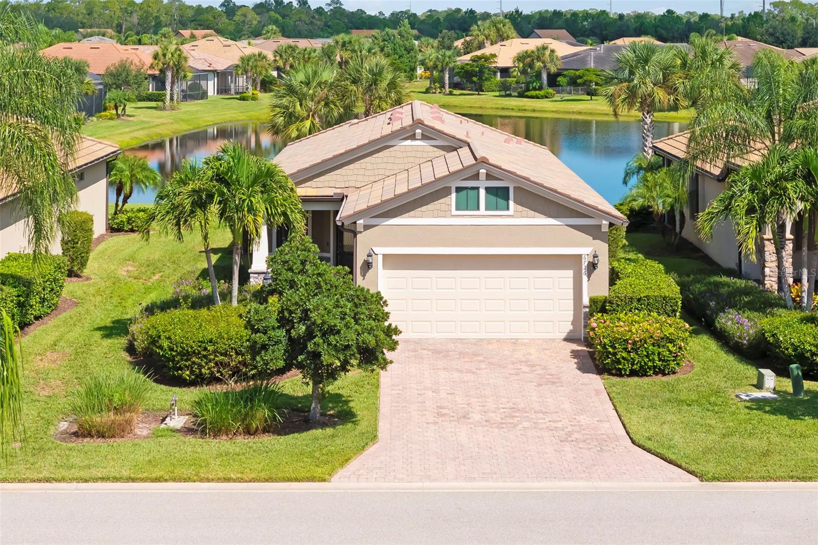 Single Family Residence in BRADENTON, FL - Daniel Dourado