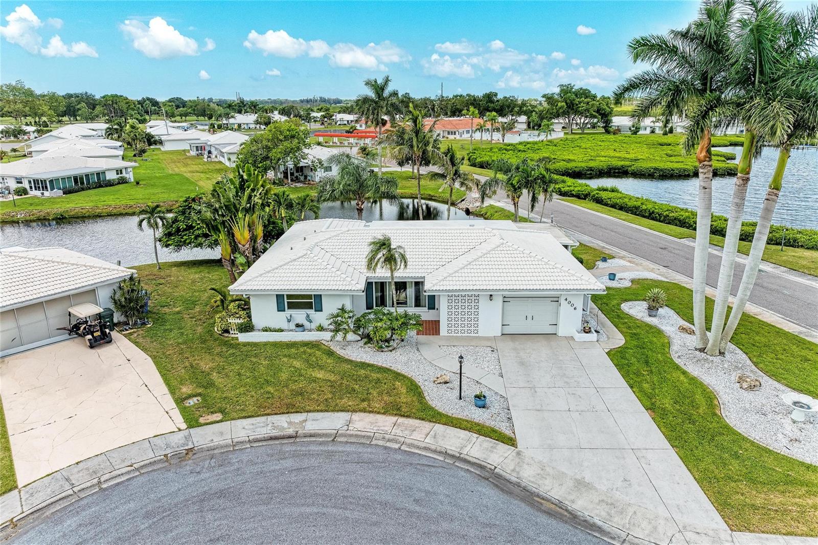 Single Family Residence in BRADENTON, FL - Daniel Dourado
