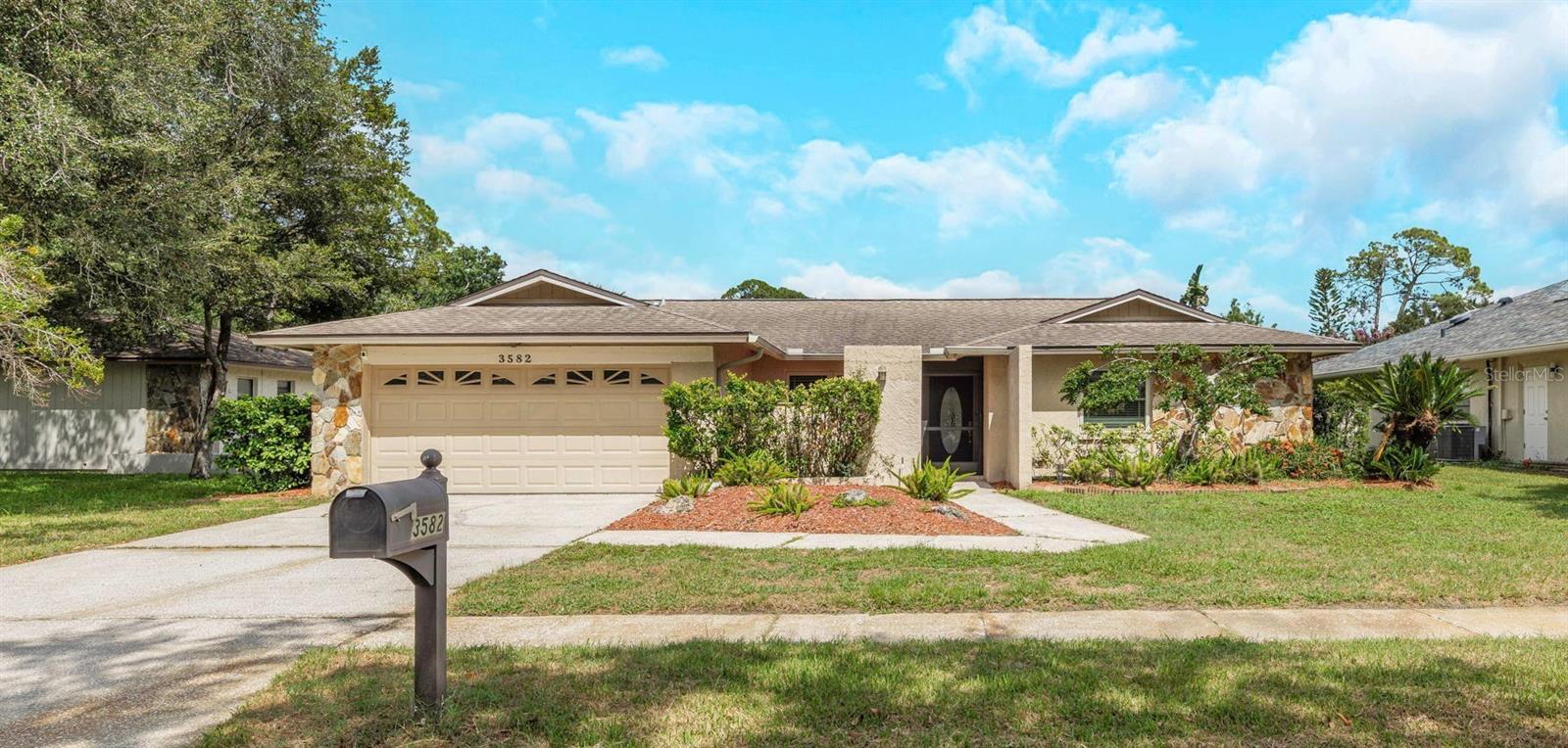Single Family Residence em PALM HARBOR, FL - Daniel Dourado