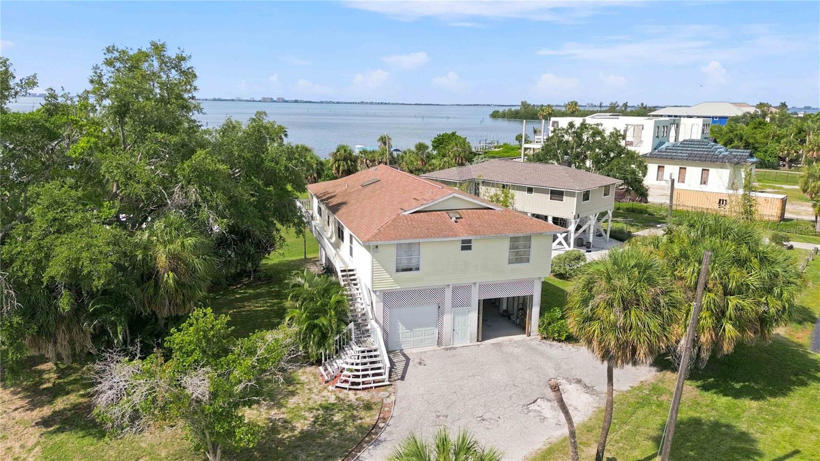 Single Family Residence in BRADENTON, FL - Daniel Dourado