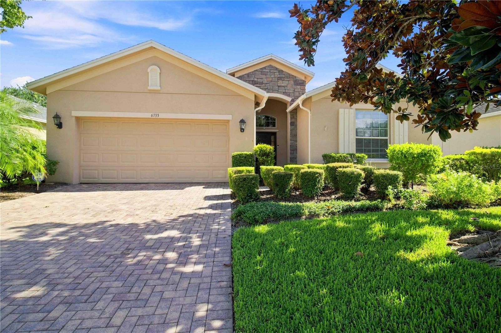 Single Family Residence in BRADENTON, FL - Daniel Dourado