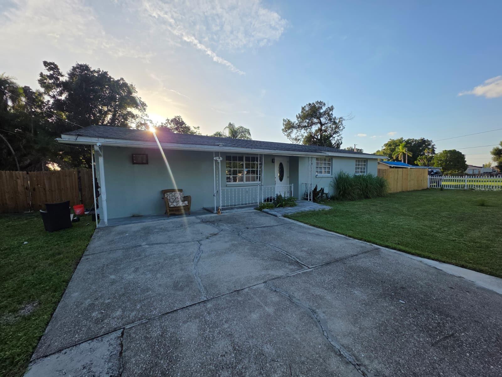 Single Family Residence in BRADENTON, FL - Daniel Dourado