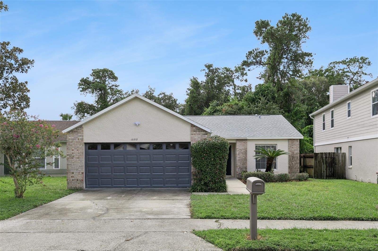 Single Family Residence in OVIEDO, FL - Daniel Dourado