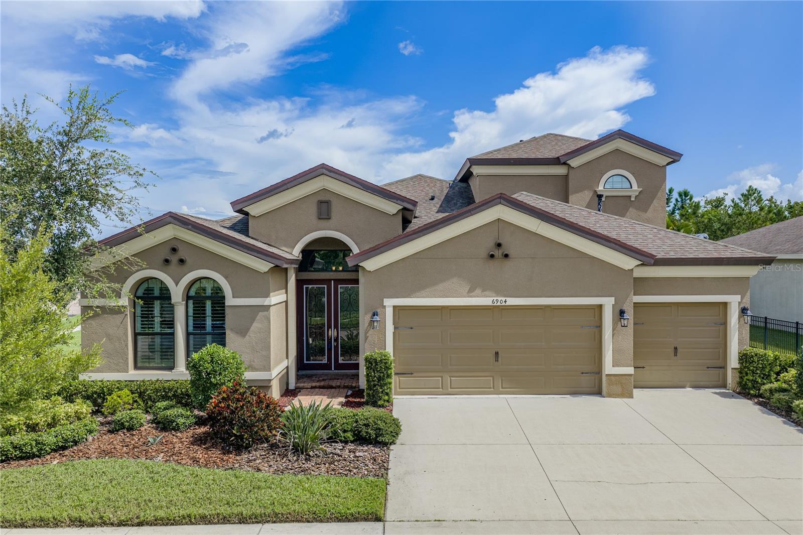 Single Family Residence in APOLLO BEACH, FL - Daniel Dourado