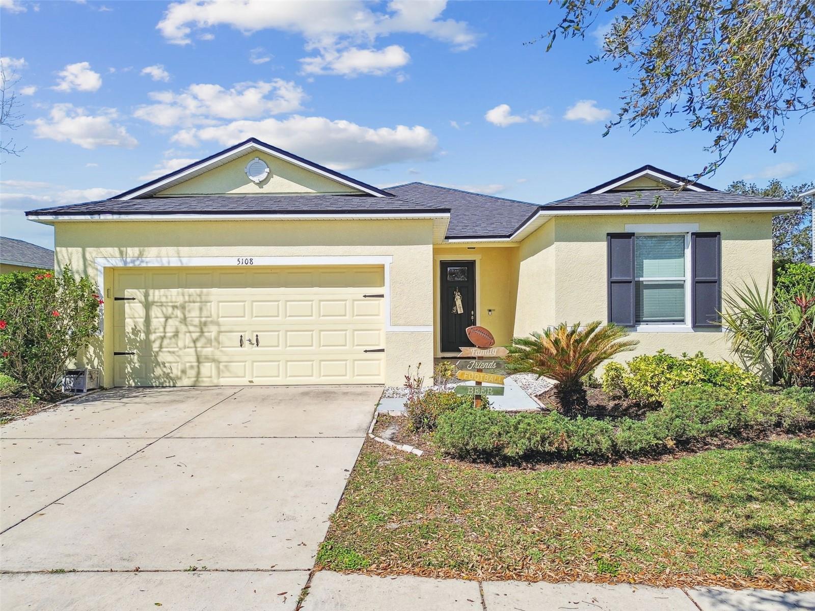 Single Family Residence in APOLLO BEACH, FL - Daniel Dourado