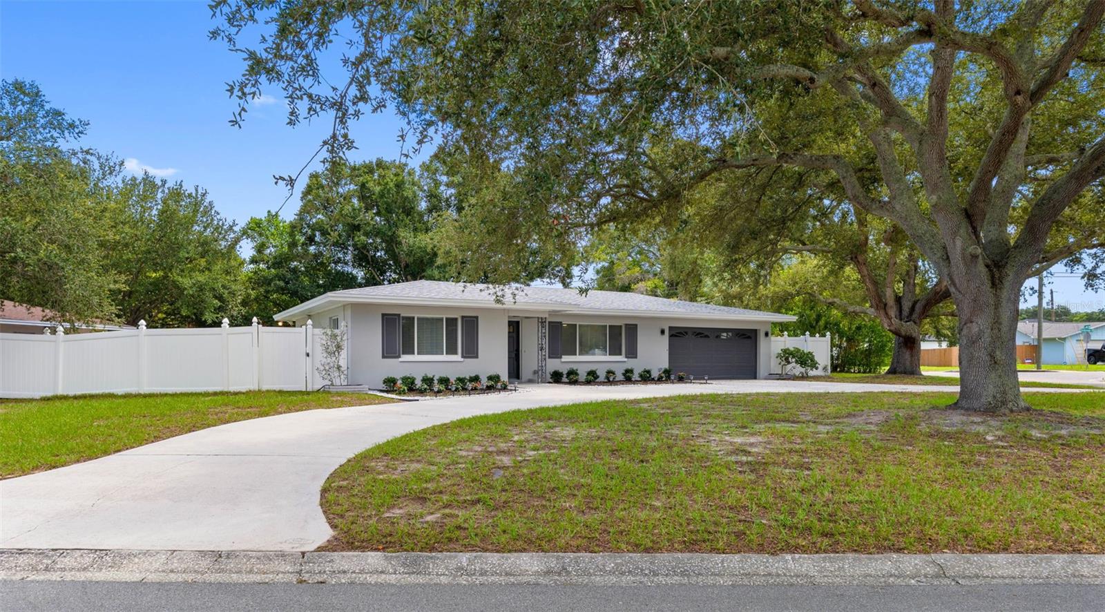 Single Family Residence em CLEARWATER, FL - Daniel Dourado
