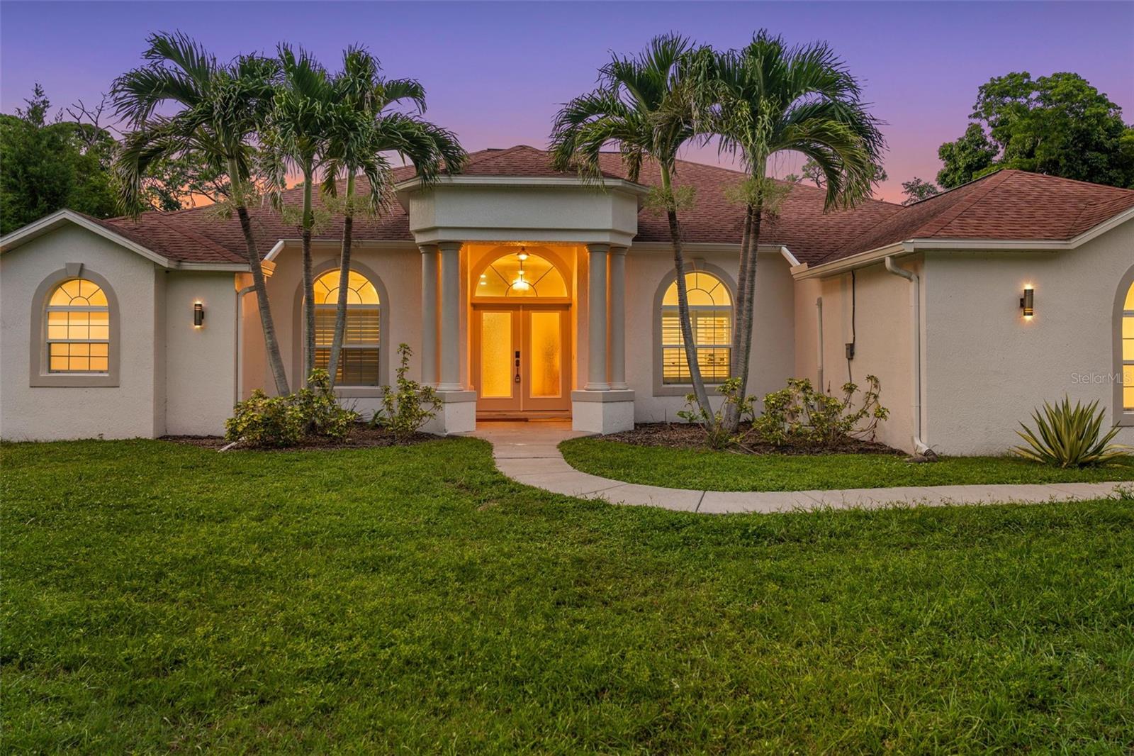 Single Family Residence in SEMINOLE, FL - Daniel Dourado
