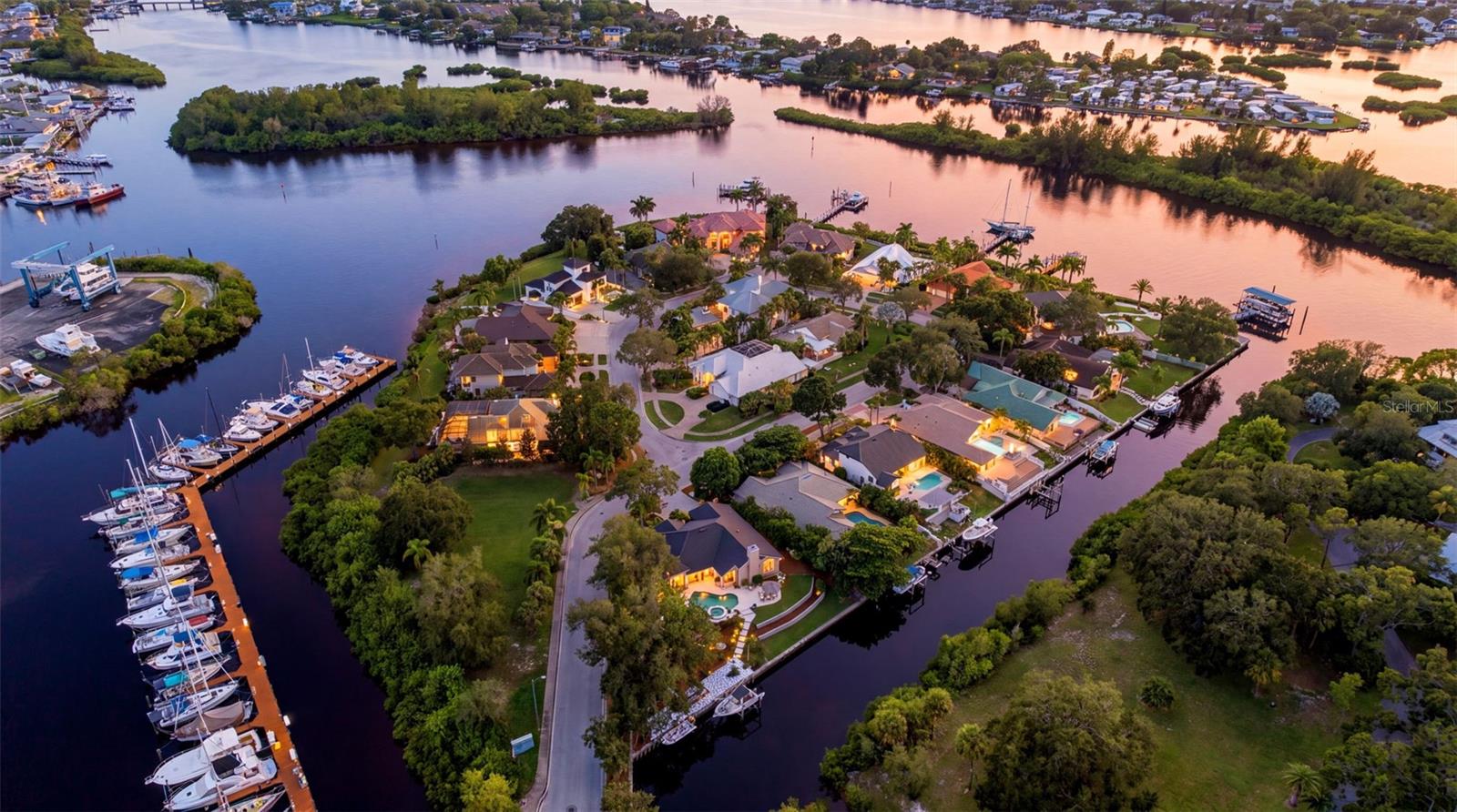 Single Family Residence in TARPON SPRINGS, FL - Daniel Dourado