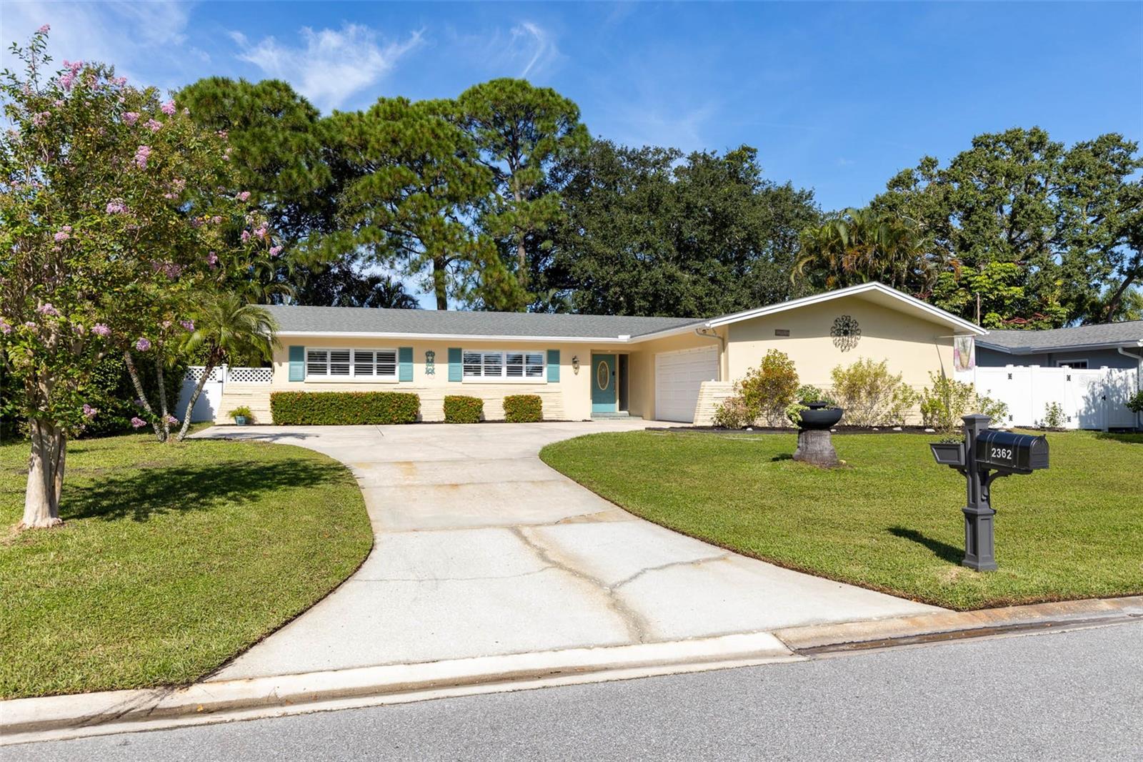 Single Family Residence em DUNEDIN, FL - Daniel Dourado