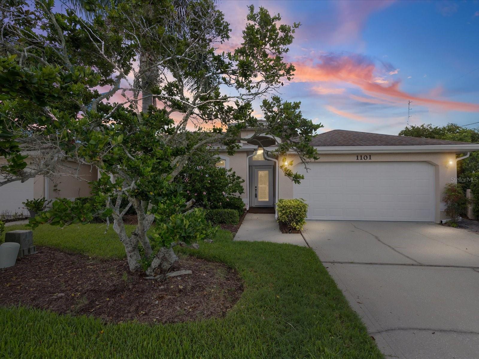 Single Family Residence em DUNEDIN, FL - Daniel Dourado