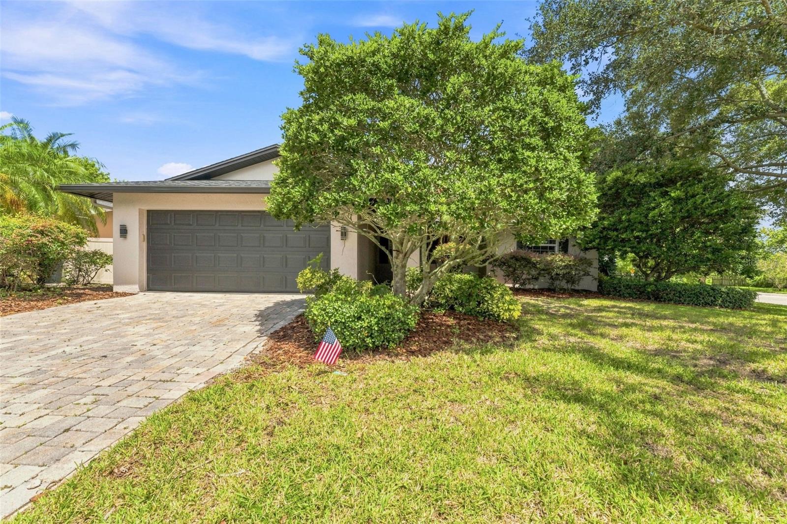 Single Family Residence in SAFETY HARBOR, FL - Daniel Dourado