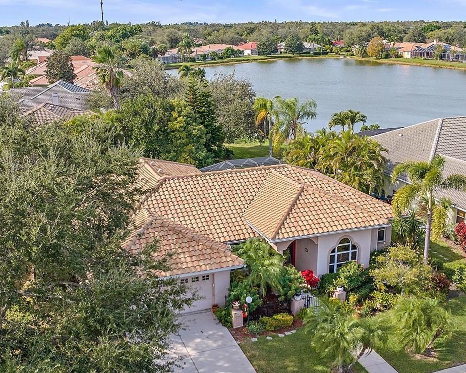 Single Family Residence in SARASOTA, FL - Daniel Dourado